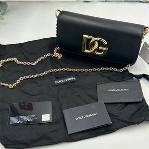 Dolce & Gabbana women's black leather shoulder bag DG logo detachable chain